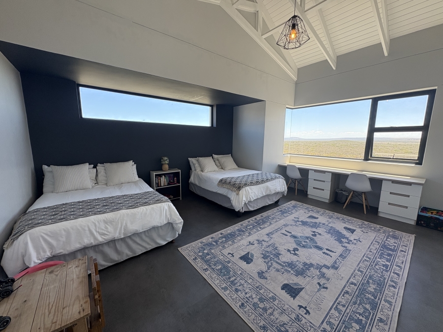 5 Bedroom Property for Sale in Pearl Bay Western Cape